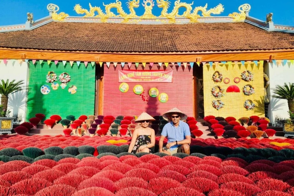 Hãy đến thăm làng hương vào những ngày nắng ráo